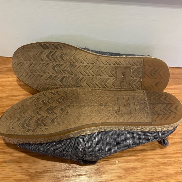 Toms - Picture 3 of 10